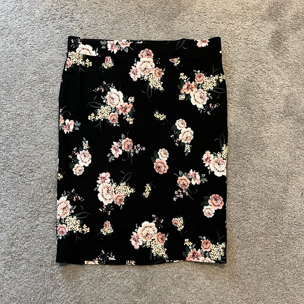 Torrid size 1X Floral Black Skirt